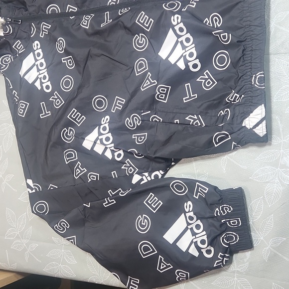 Adidas Loose Fit Wind Breaker - Picture 2 of 9